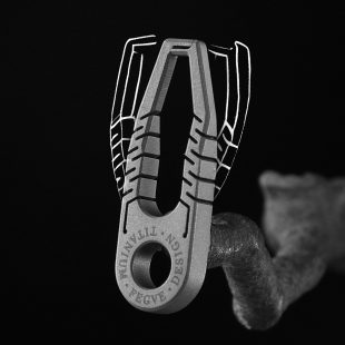 Titanium alloy keychain: a new generation of EDC gadget combining design and practical functionality