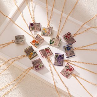 Antique porcelain vintage book necklace, light luxury exquisite pendant set