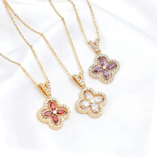 Brilliant Lucky Stainless Steel Clover Zircon Pendant with Simple and Versatile Style, Personalized Necklace, Light Luxury Clavicle Necklace
