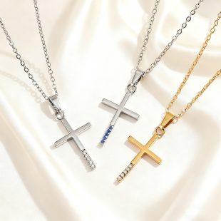 Best-selling zircon cross necklace with titanium steel and gold-plated zircon cross pendant for women's collarbone necklace