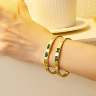 Hot selling INS style inlaid color diamond pearl titanium steel bracelet with high-end zircon buckle stainless steel bracelet